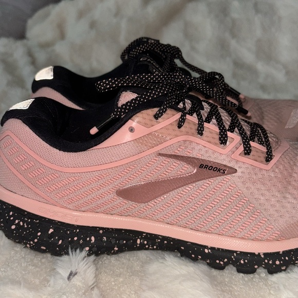 Womens brooks ghost 12 worn a few times, See pics for DIRT STAINS.